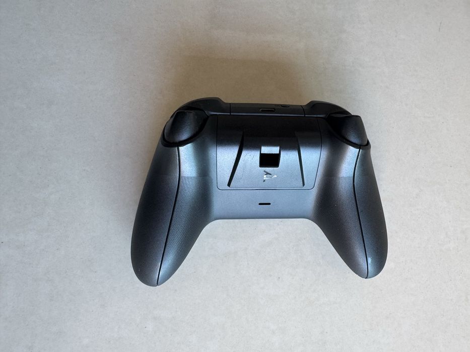 Comando xbox series s/x + base e 2 baterias