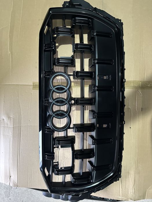 Решітка радіатора Audi Q7 4M0 рестайлінг premium plus