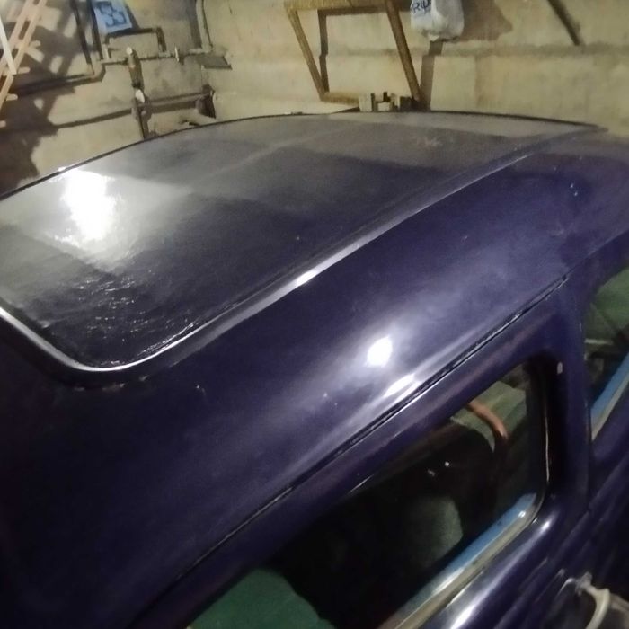 Ретро автомобііль Ford V8 DELUXE