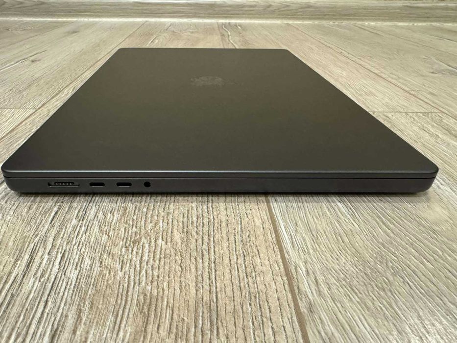 MacBook Pro 16.2 M3 Pro 18Gb/512GB Space Black (MRW13)