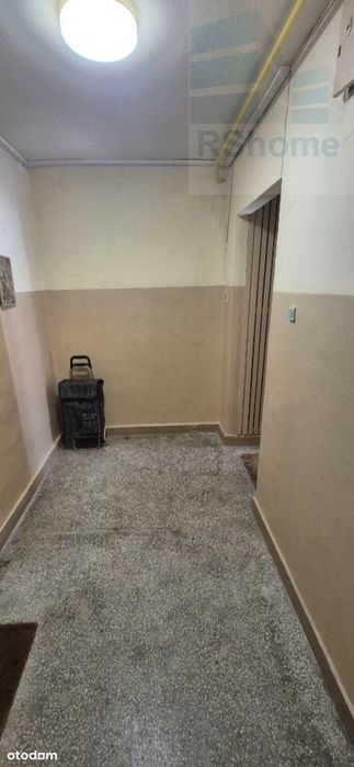 Bardzo ustawne, wygodny rozkład, parking