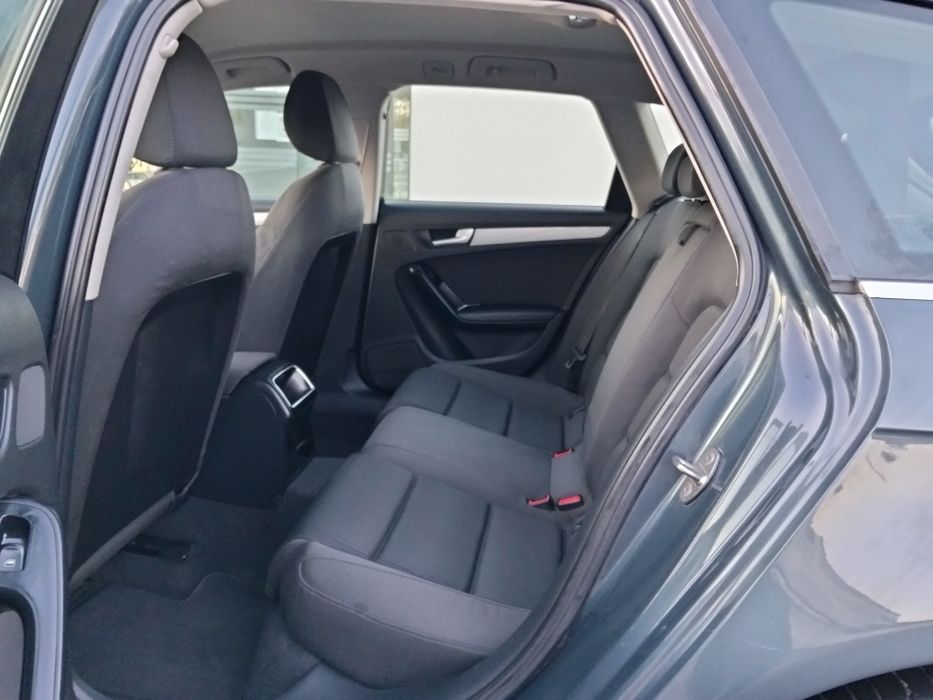 Audi A4 Avant 2.0TDI B8 em estado novo.