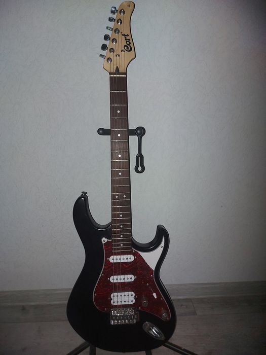 Продам гитару cort g110