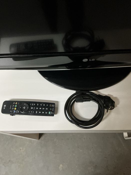 TV  LG 32LH301C (32 polegdas) em excelente estado e a funcionar perfeitamente