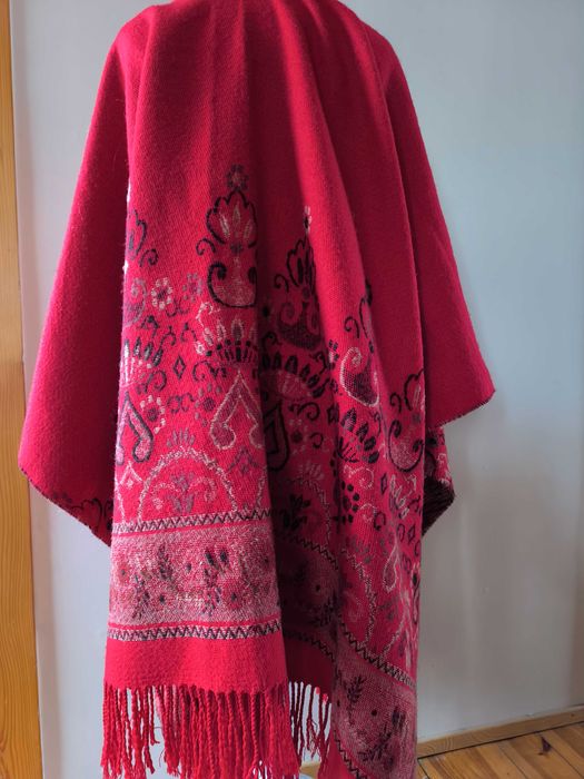 Ponczo wełniane cieplutkie duże, marki re ,w stylu Boho