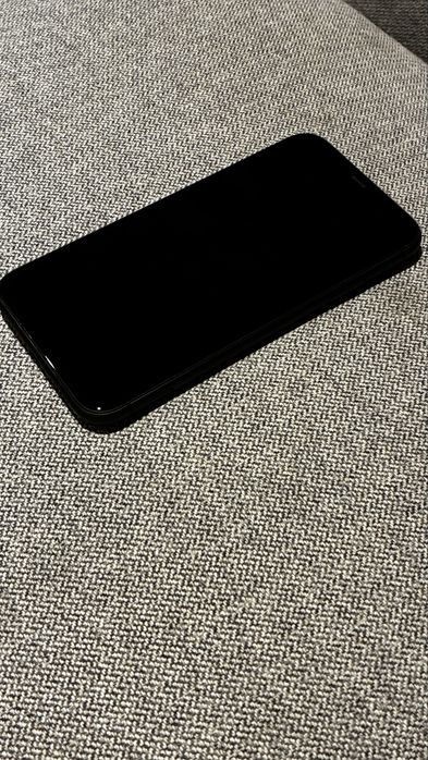 Apple iPhone 11 64 GB Czarny – bardzo dobry stan