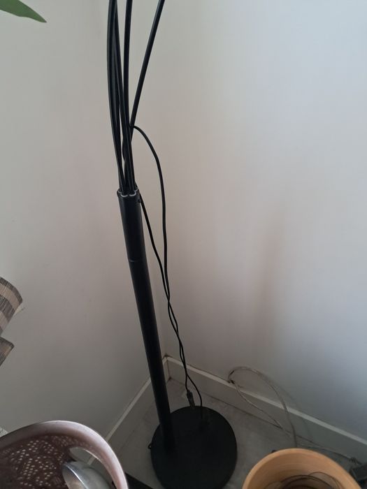 Lampa podłogowa czarna