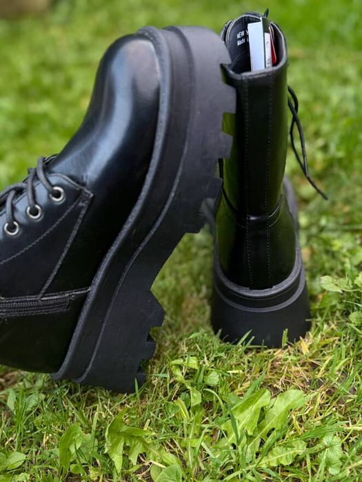 Мартінси Італія нові черевики боти