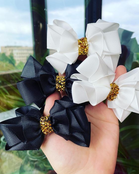 Святкові бантики для волосся. Шкільні бантики.