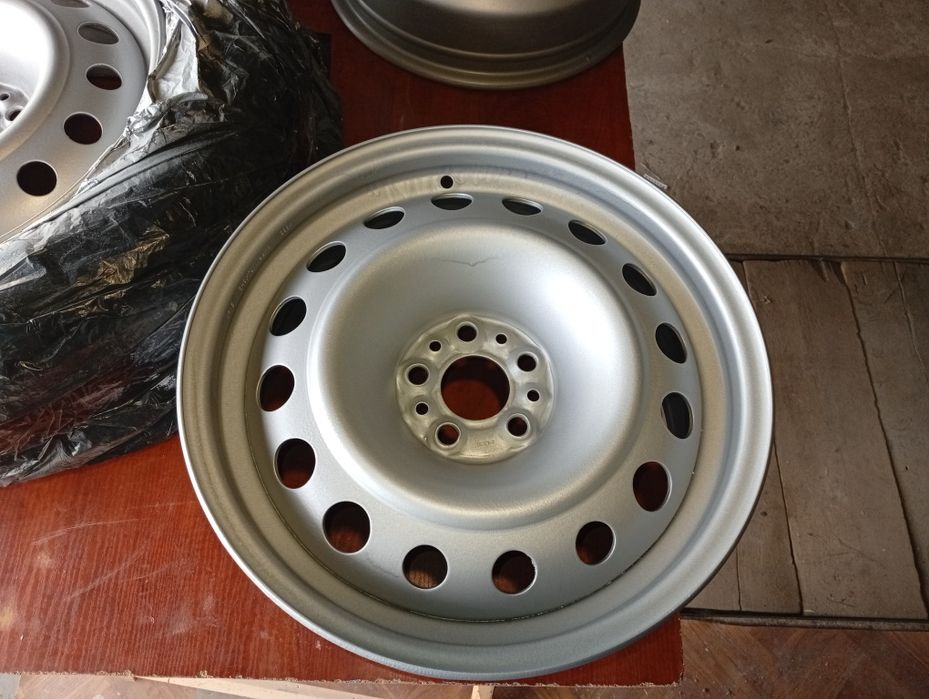 Продам стальні диски R16  для Пежо 807.