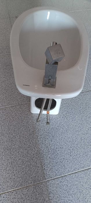 Bidé para casa de banho. Em boas condições usado