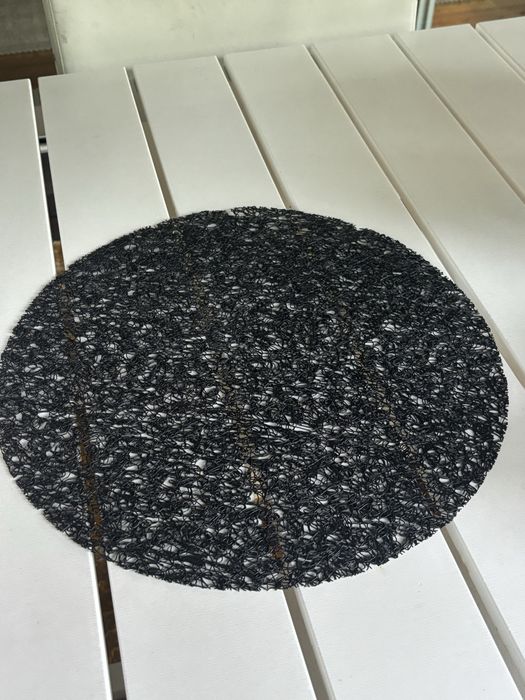 Individuais pretos, com textura. 10 unidades