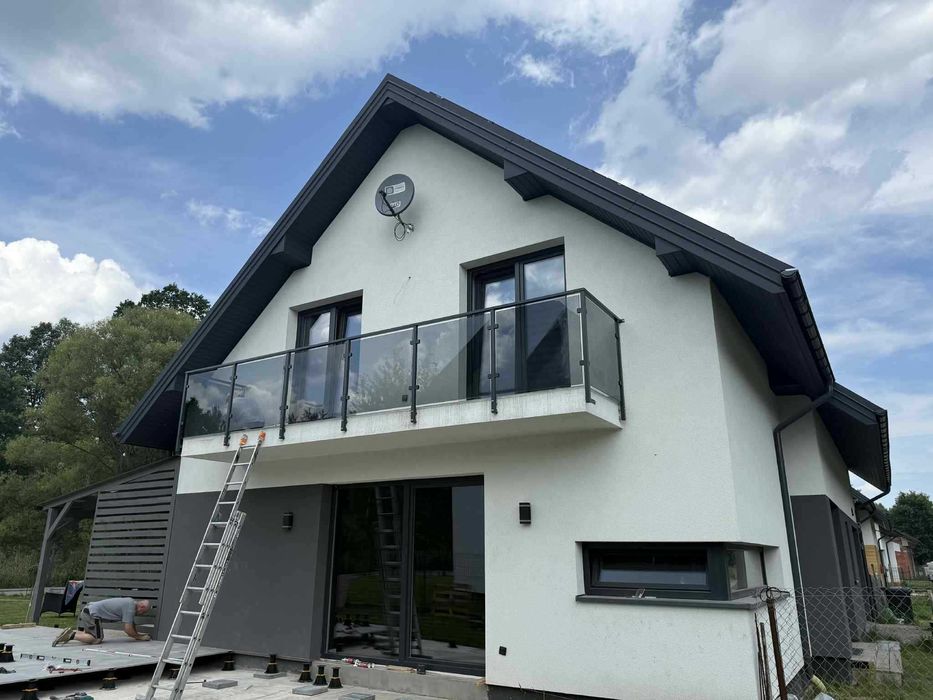 balustrada nierdzewna szybą szklana balkonowa taras malowana proszkowo