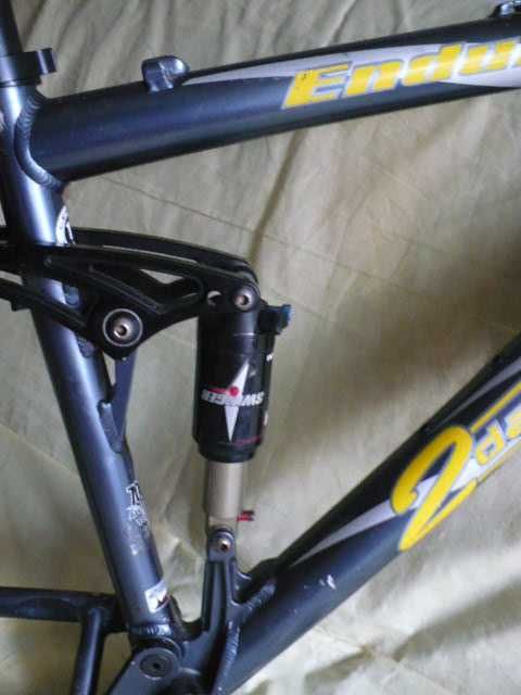Rama rowerowa Full z damperem +suport