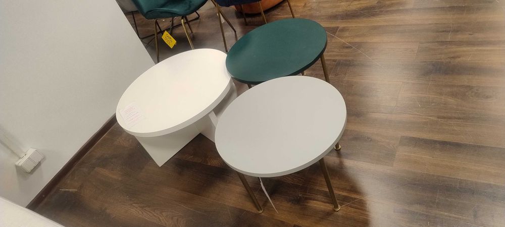 Stoliki Creative -salon firmowy Vox -Domar. ul. Braniborska