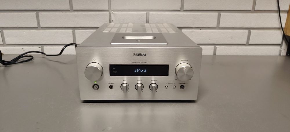 Amplituner Stereo YAMAHA R-840.