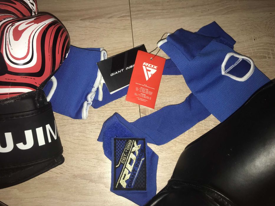 luvas e utensílios  de boxe