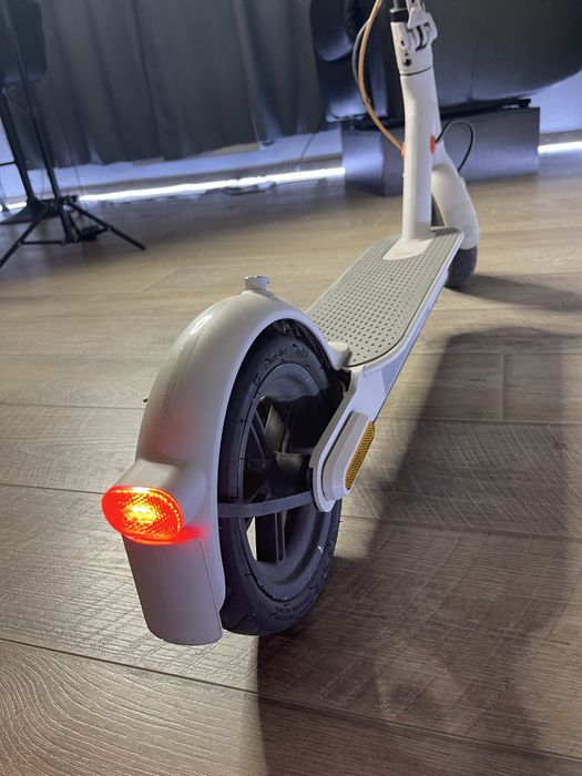 Електросамокат Xiaomi Mi Electric Scooter 3