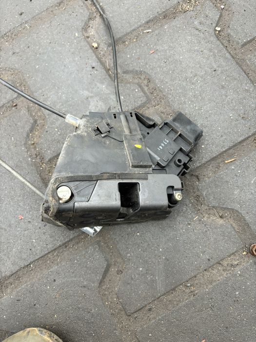 Zamek mechanizm zamka tył tylny lewy Mazda 3 Hatchback rok 2005