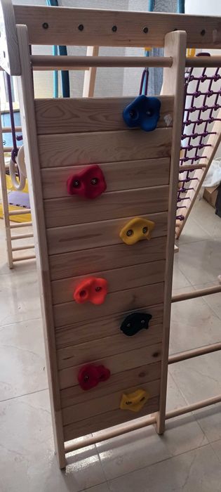 Centro de atividades em madeira, rede de escalada, parque infantil, ginásio selva de interior