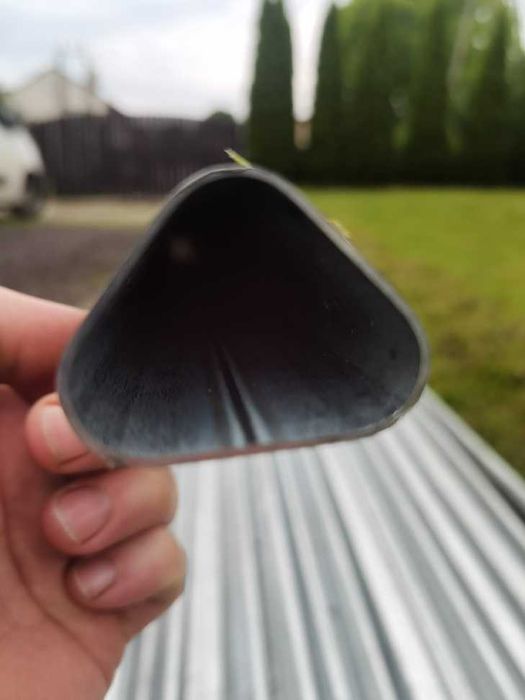 słupki ocynkowane trójkątne 240cm ścianka 1,25mm