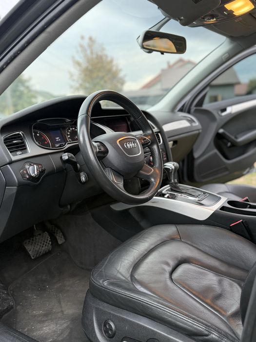 автомобіль аудіо а4б8 2013 рік