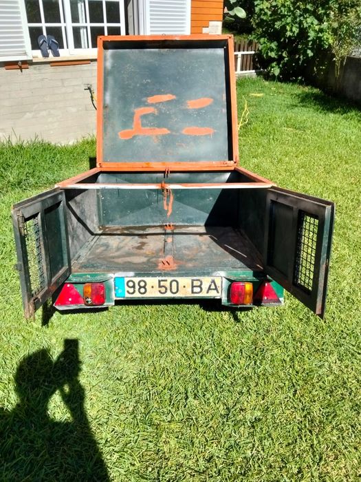 Atrelado para transporte de cāes
