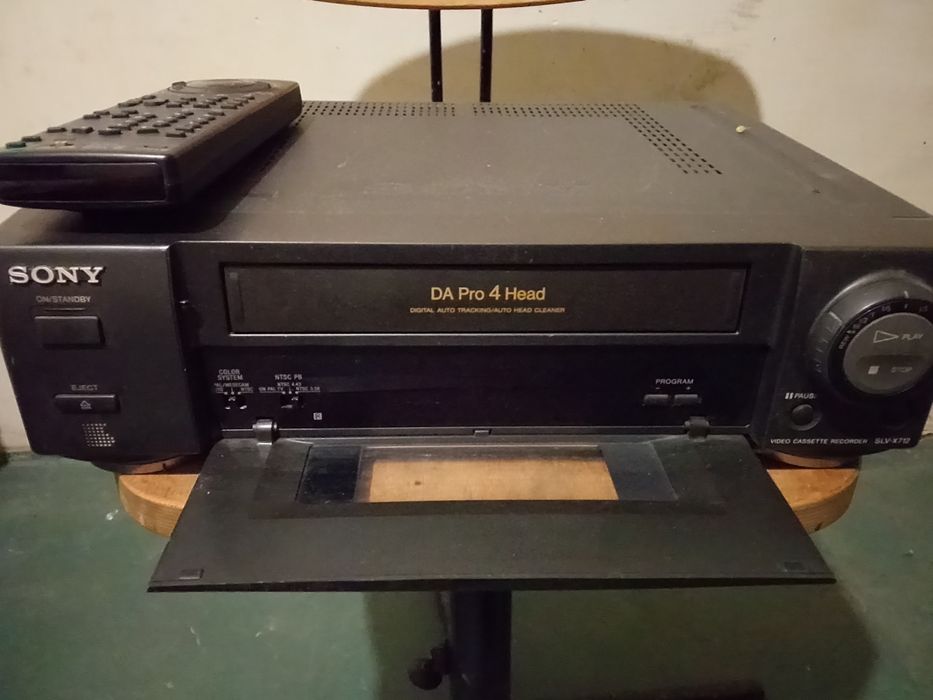 Відео магнітофон sony