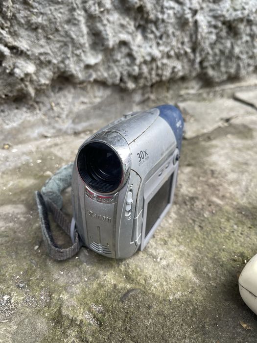 Продаю Відеокамера Canon MD120