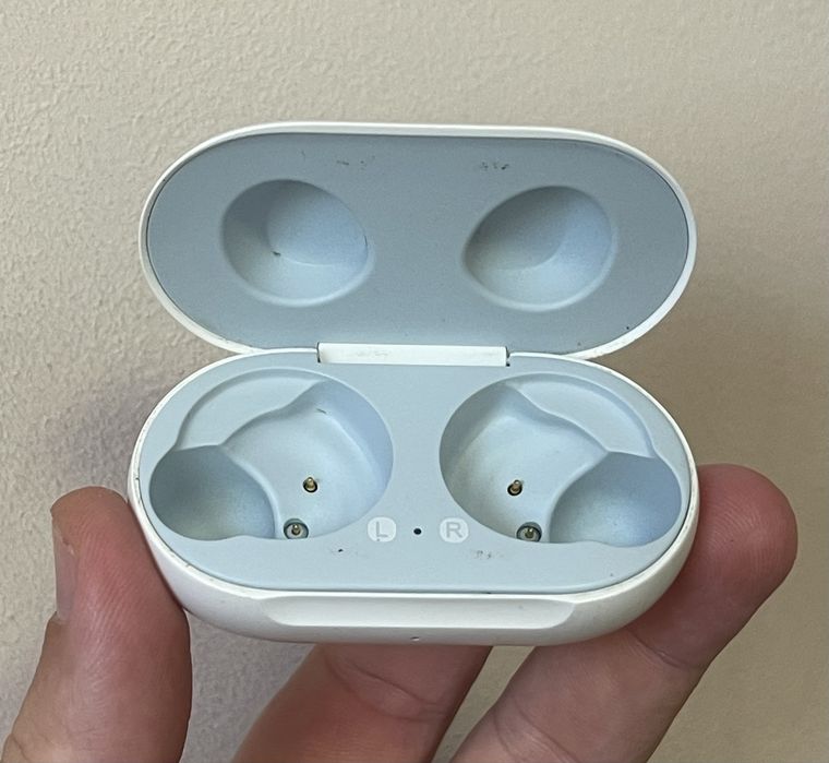 Кейс для наушников Samsung Galaxy Buds, SM-R170 б/у