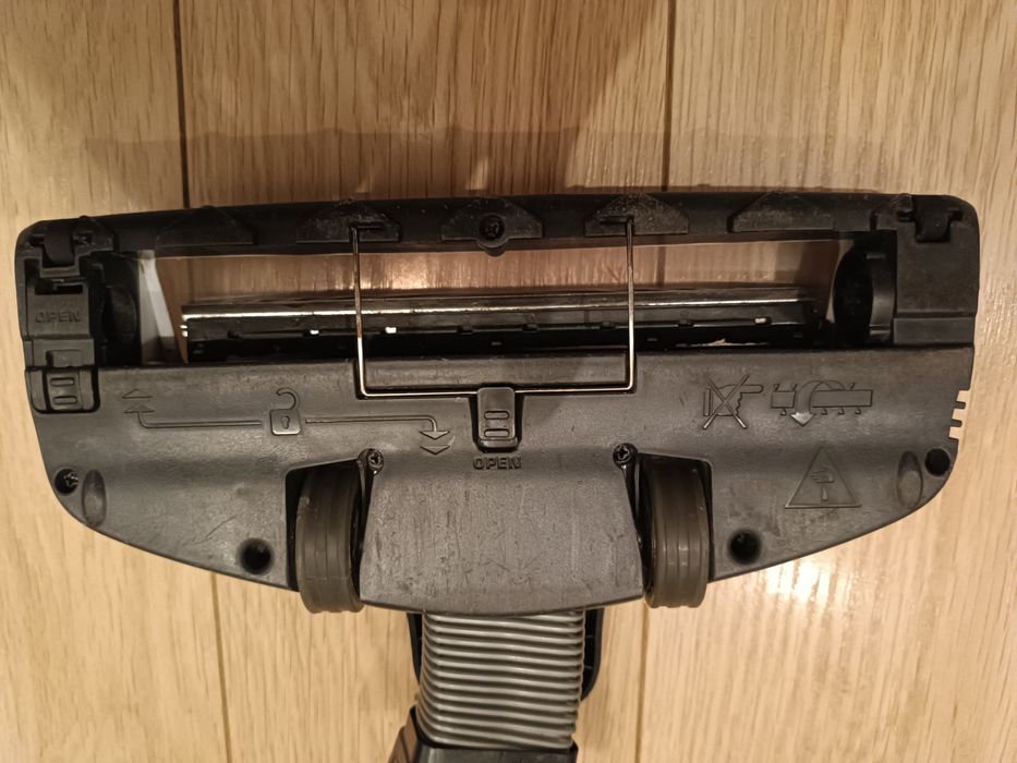 // Odkurzacz pionowy Electrolux ErgoRapido - turboszczotka