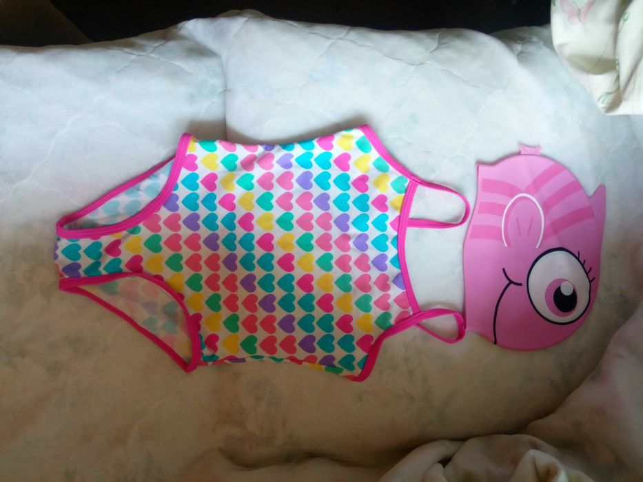 Kostium kąpielowy F&F r. 98 2-3 lata  jak nowy serduszka gratis czepek