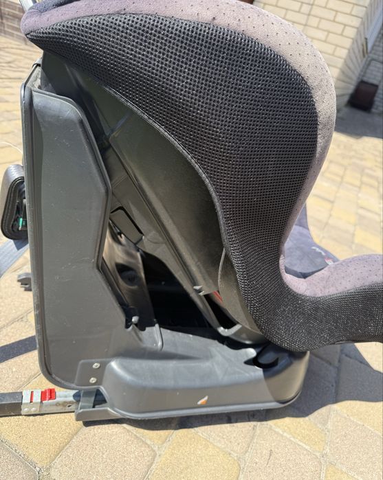 Дитяче  автокрісло групи 1 (9–18 кг) з ISOFIX