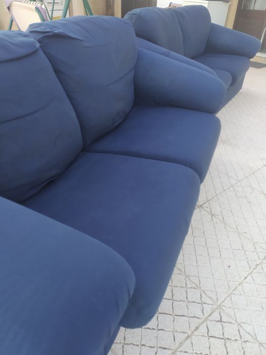 Conjunto de dois sofás com oferta tapete