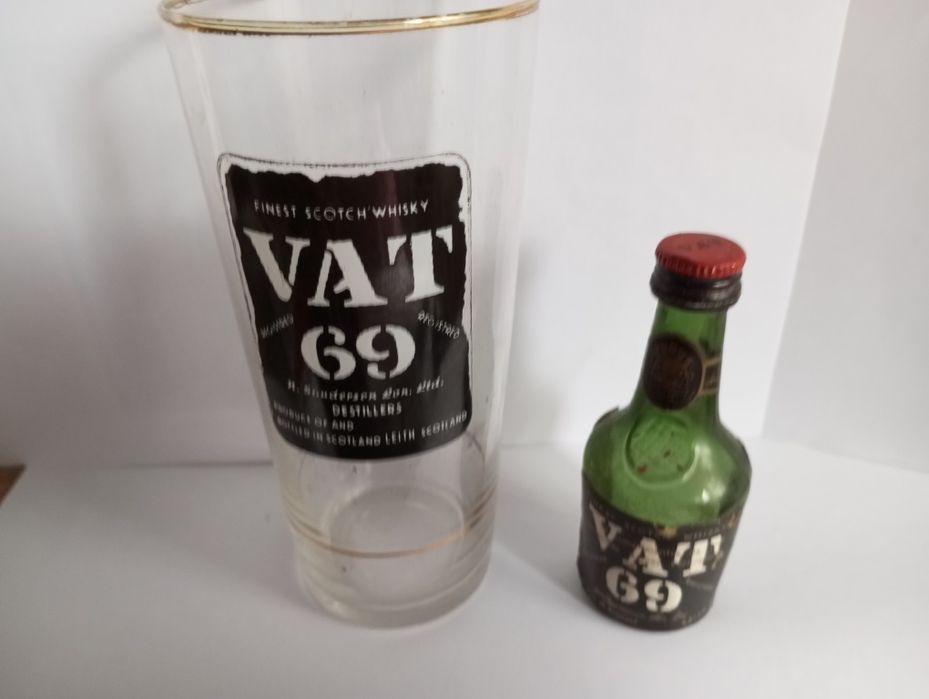 Copo VAT 69 e garrafa em miniatura Vat69