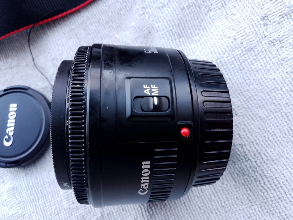Фотоапарат Canon EOS 1100D