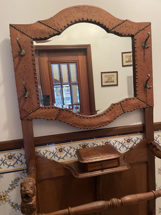 Bengaleiro em madeira, estado novo
