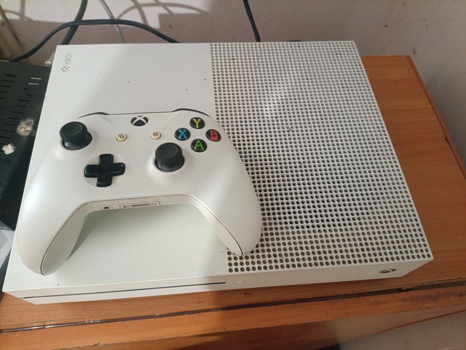 Продаю Xbox one.