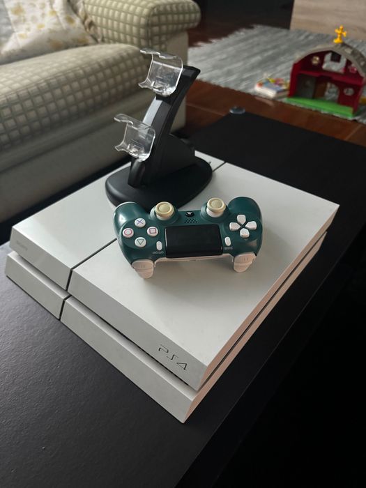 Vendo ps4 500gb em bom estado