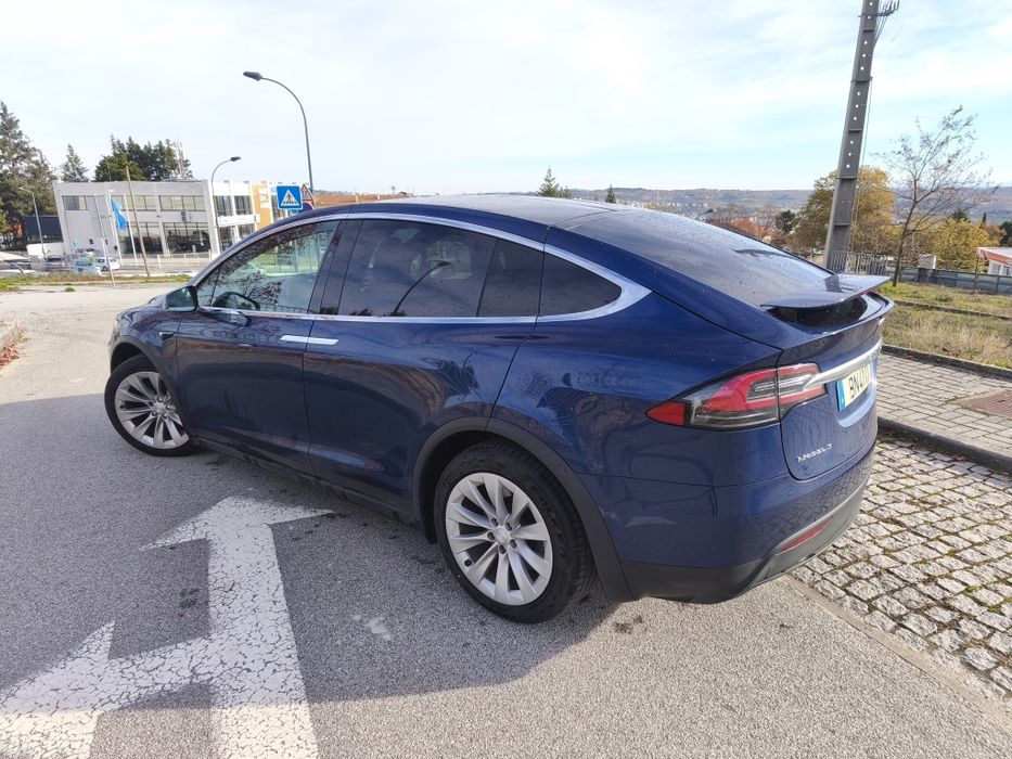 Tesla Model X 75D