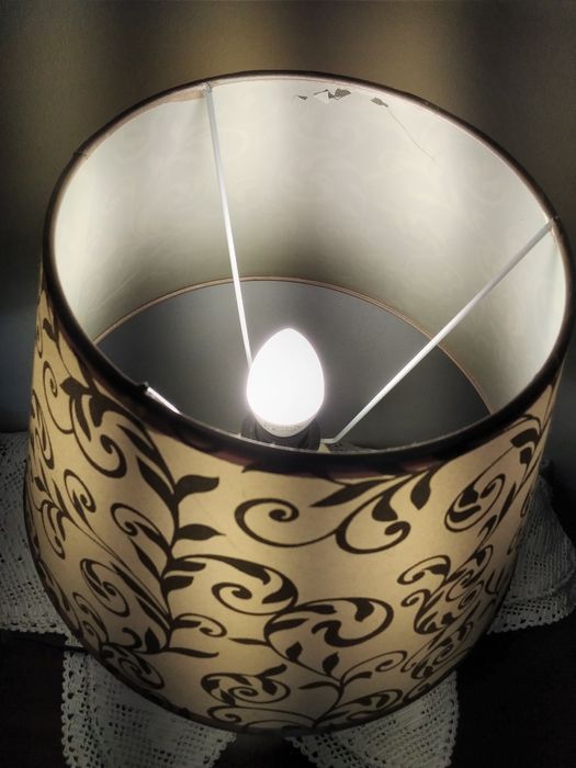 Candeeiro de mesa creme/dourado