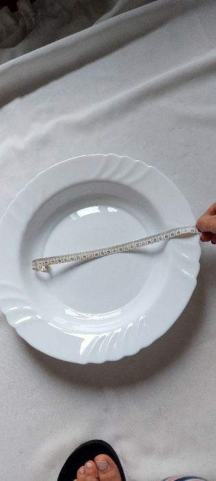 Travessas e pratos de servir