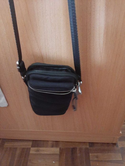 bolsa pequena preta da parfois com alças