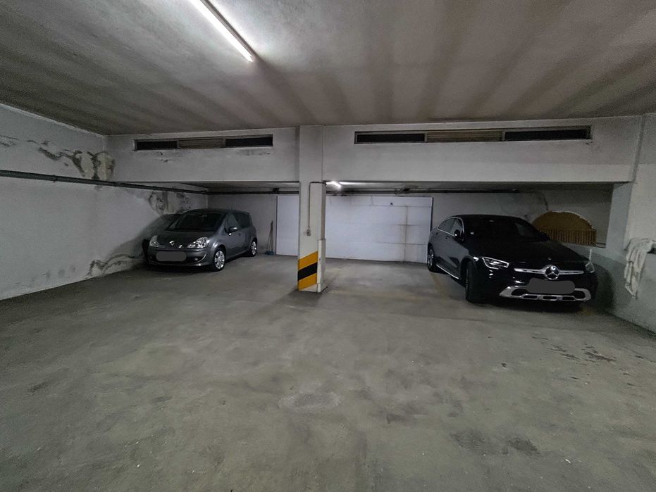 Vende se / arrenda-se  lugar garagem centro de Espinho