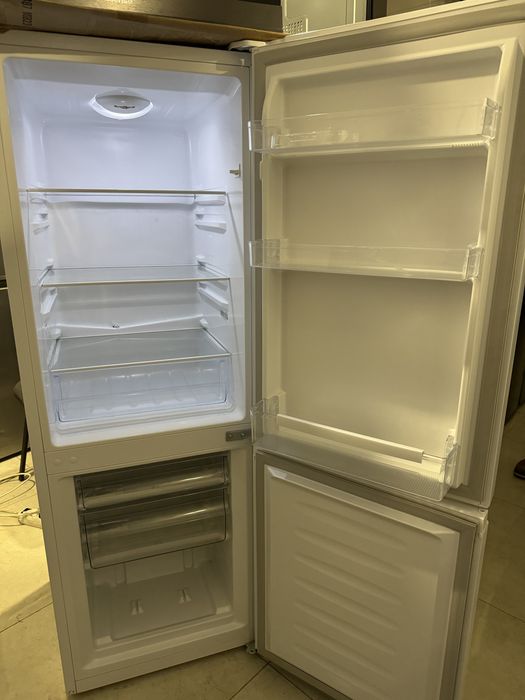 Hisense 2023 рік холодильник 143 см cba-2828