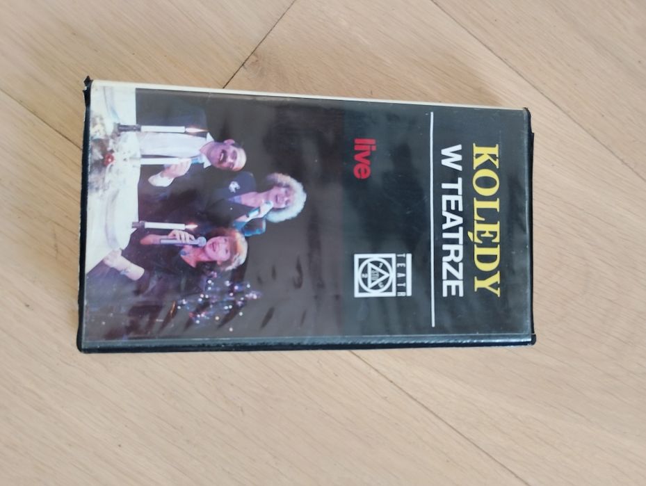 Kolekcja filmów DVD i kaset magnetofonych