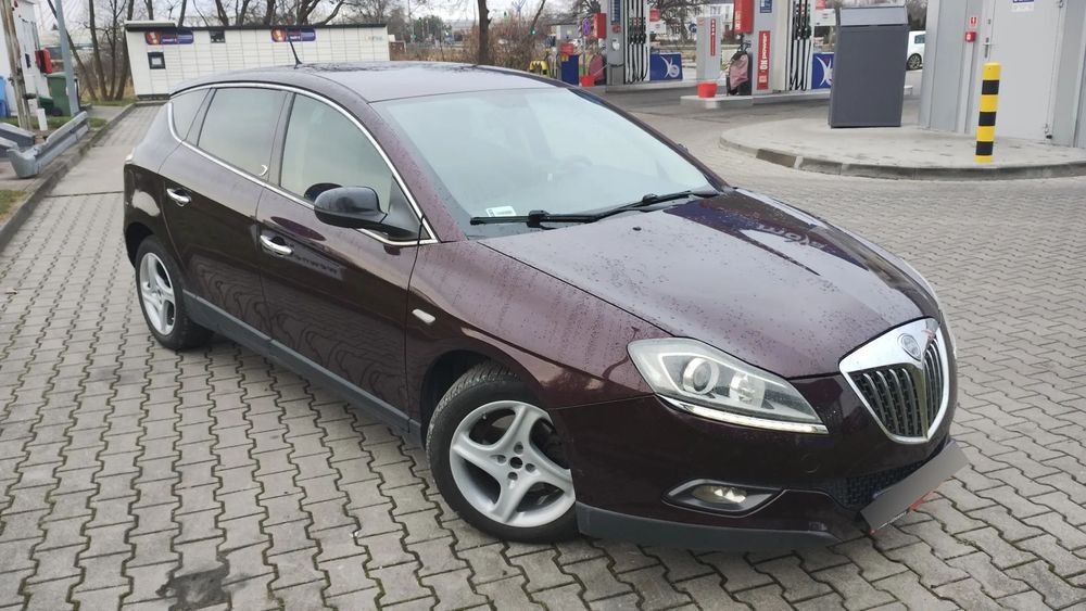 Lancia Delta Lancia Delta 2010 1.6 Diesel 2 zestawy kół Stan bdb Super kolor