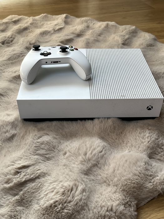 Xbox one s 1TB z padem