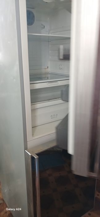 Продаєтьмя Холодильник LG