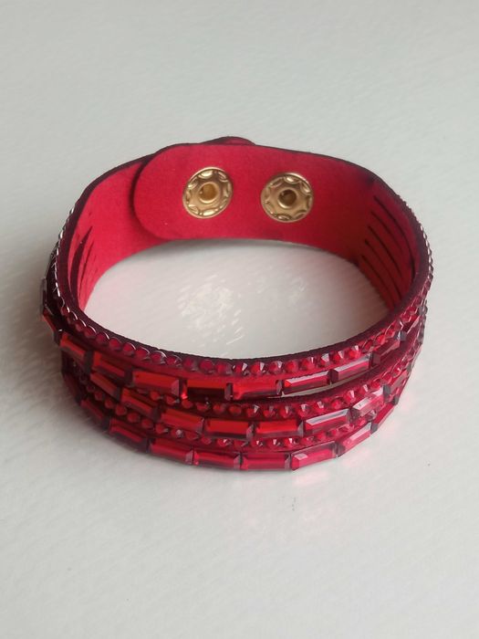 Bransoletka na pasku z kryształkami z cyrkoniami czerwona 17 18 19 cm